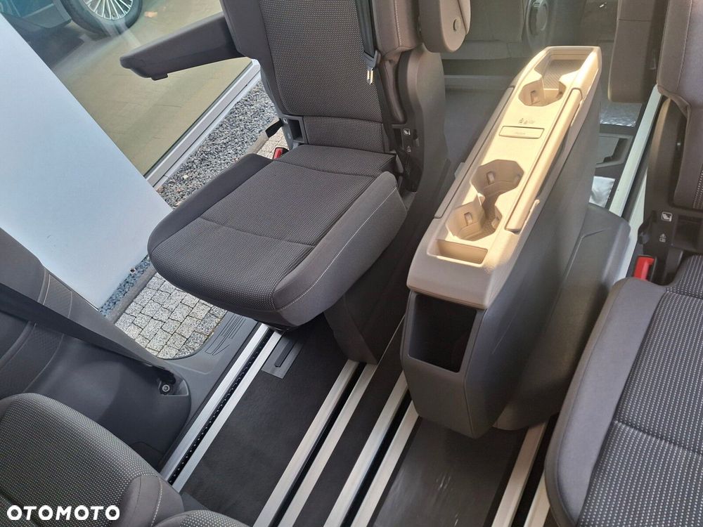 Volkswagen Multivan - 33