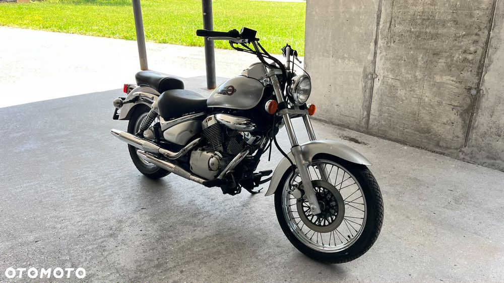 Suzuki Intruder - 1