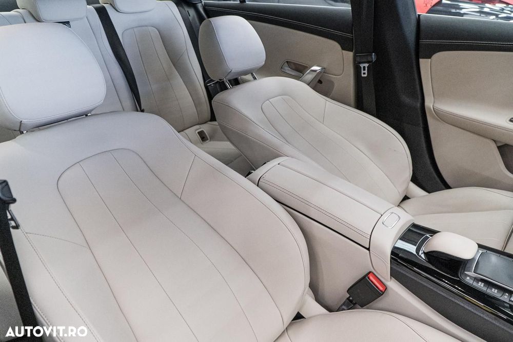 Mercedes-Benz CLA 180 7G-DCT Progressive - 35