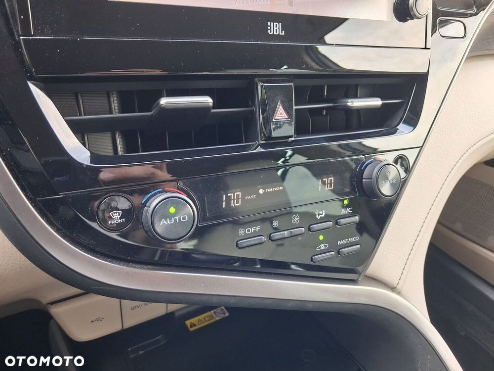 Toyota Camry 2.5 Hybrid Executive CVT - 14