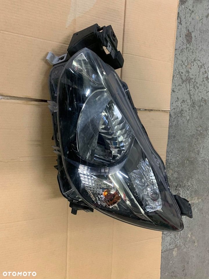 mazda 2 lampa lewa zwykla - 9