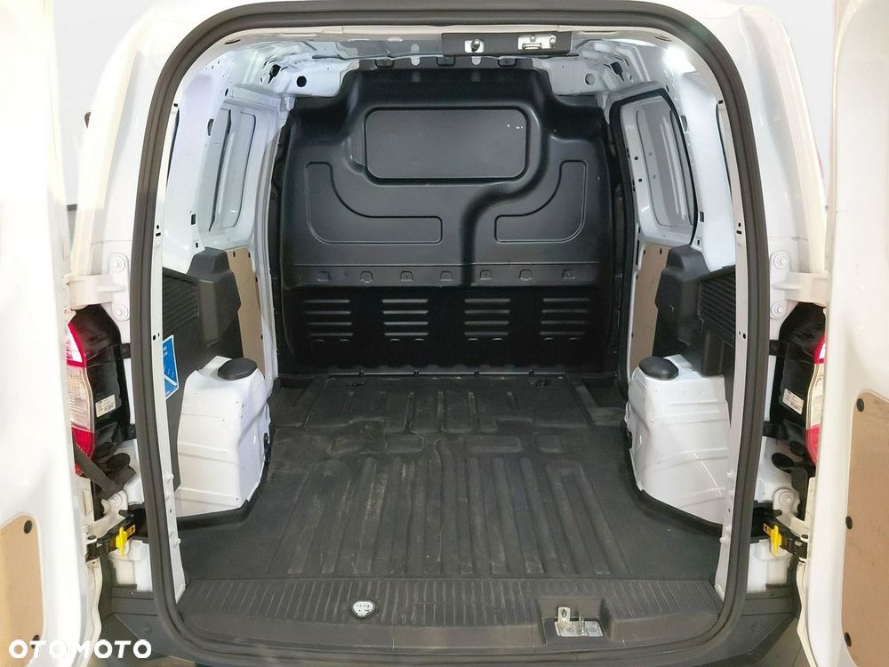 Ford Transit Courier - 19
