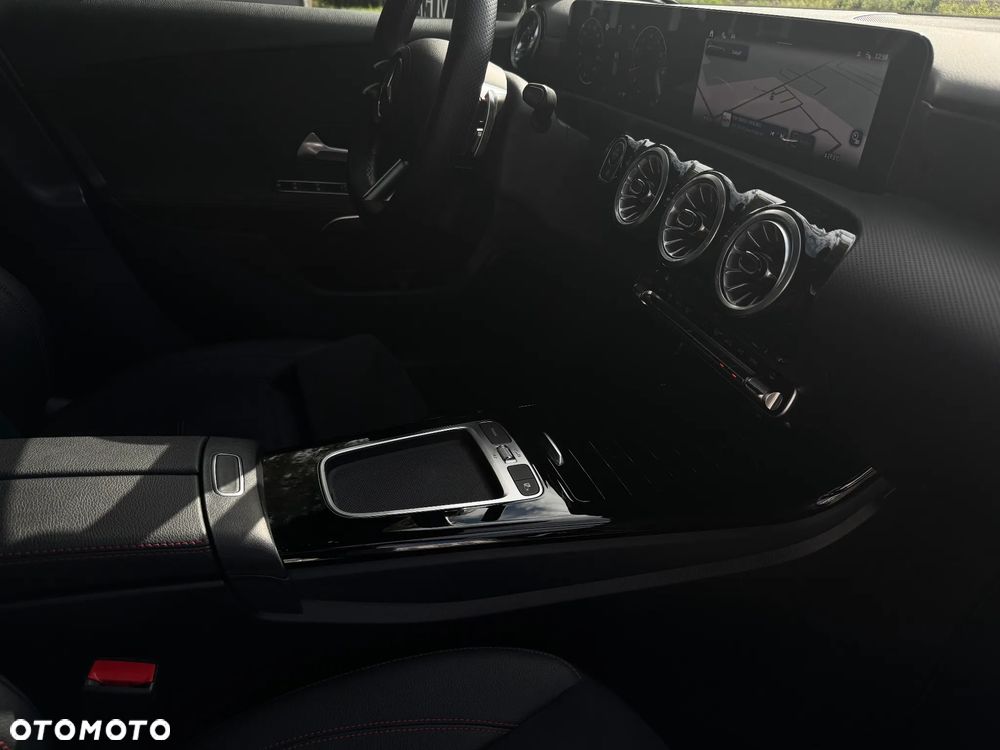 Mercedes-Benz Klasa A 200 4-Matic AMG Line 8G-DCT - 12
