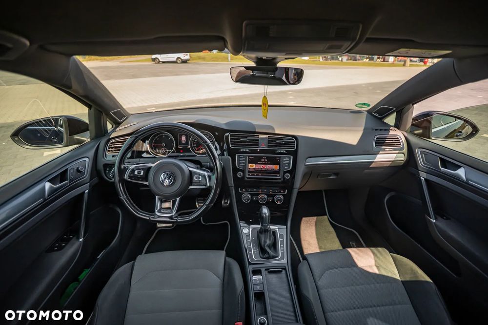 Volkswagen Golf - 25