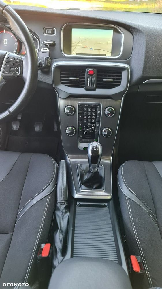 Volvo V40 D2 Momentum - 20