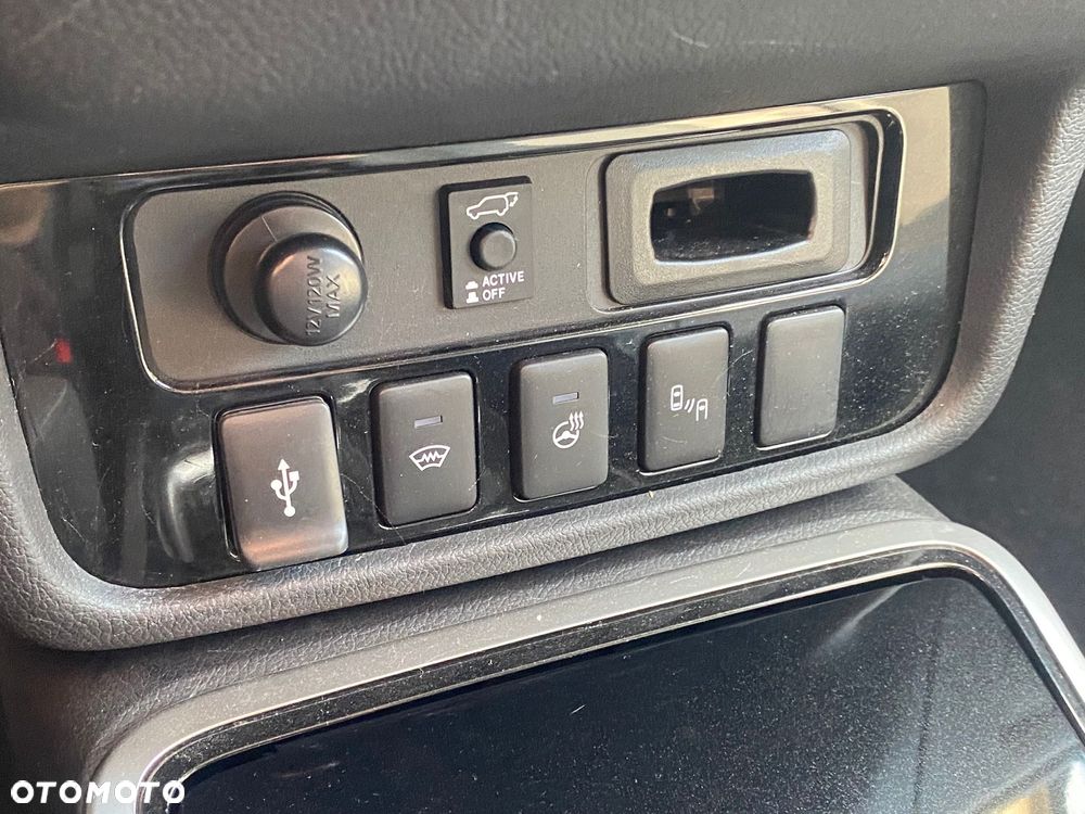 Mitsubishi Outlander - 21