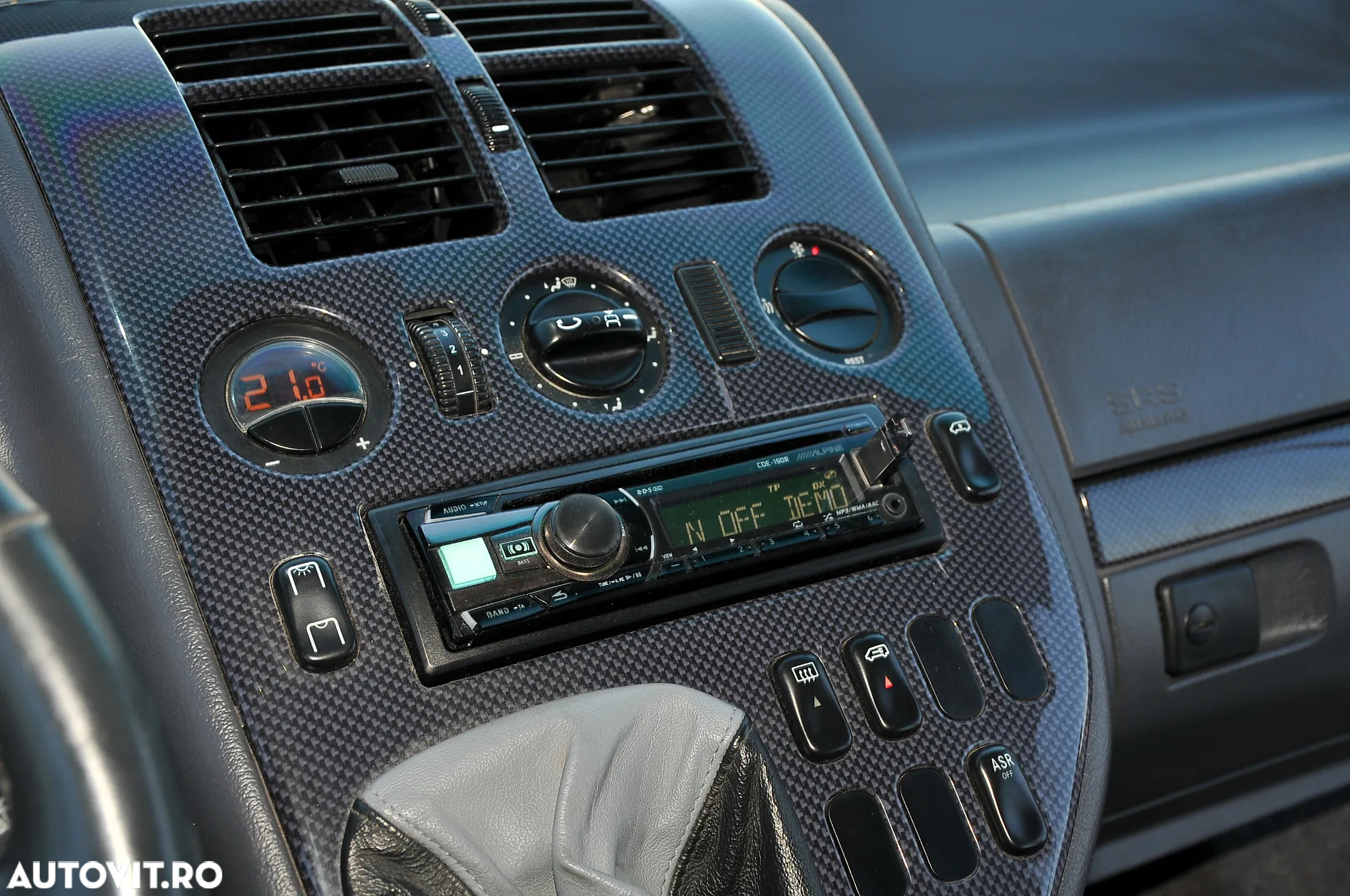 Mercedes-Benz V - 8