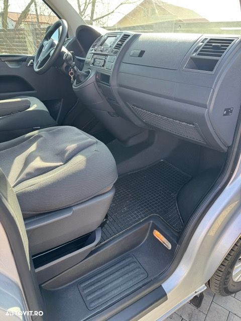 Volkswagen Caravelle - 4