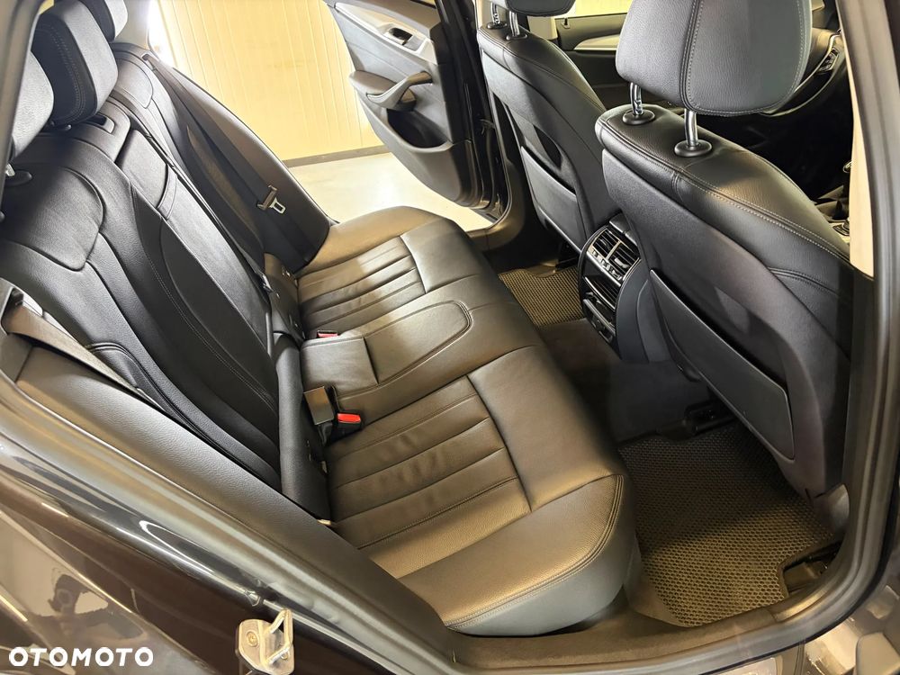 BMW Seria 5 520d Luxury Line - 9