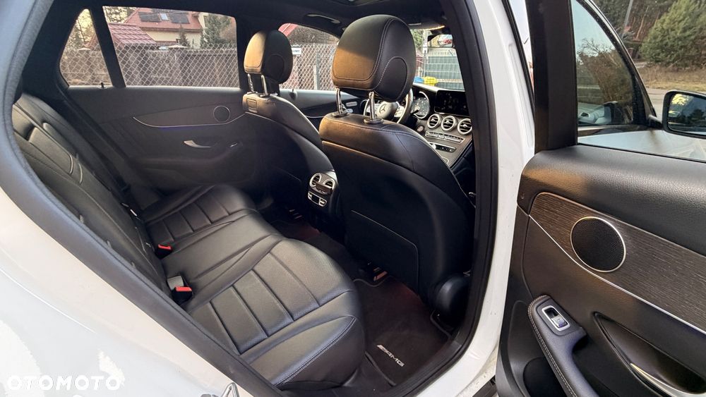 Mercedes-Benz GLC 300 4Matic 9G-TRONIC AMG Line Plus - 24
