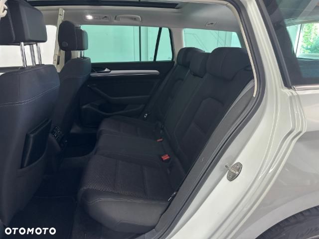 Volkswagen Passat Variant 2.0 TDI DSG (BlueMotion Technology) Trendline - 12
