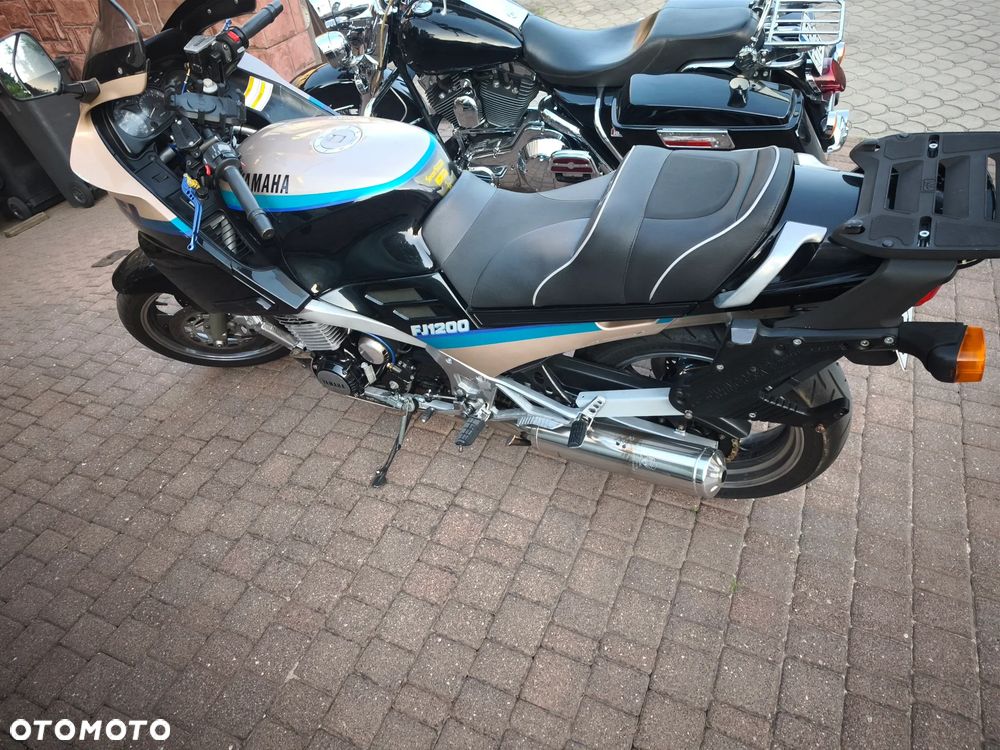 Yamaha FJ - 16