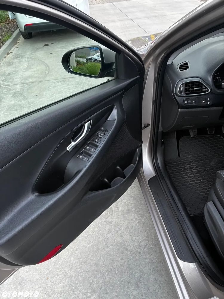 Hyundai i30 1.4 Classic + - 12