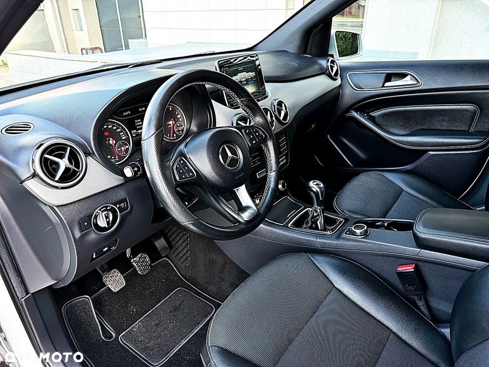 Mercedes-Benz Klasa B 180 AMG Line - 17
