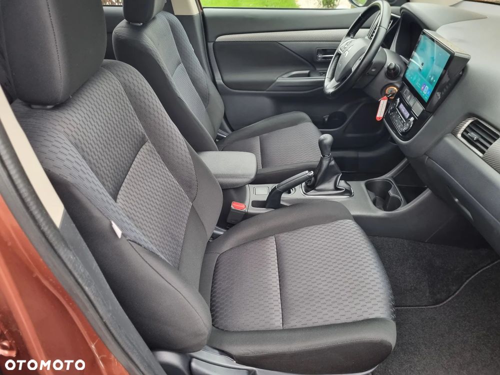 Mitsubishi Outlander - 20