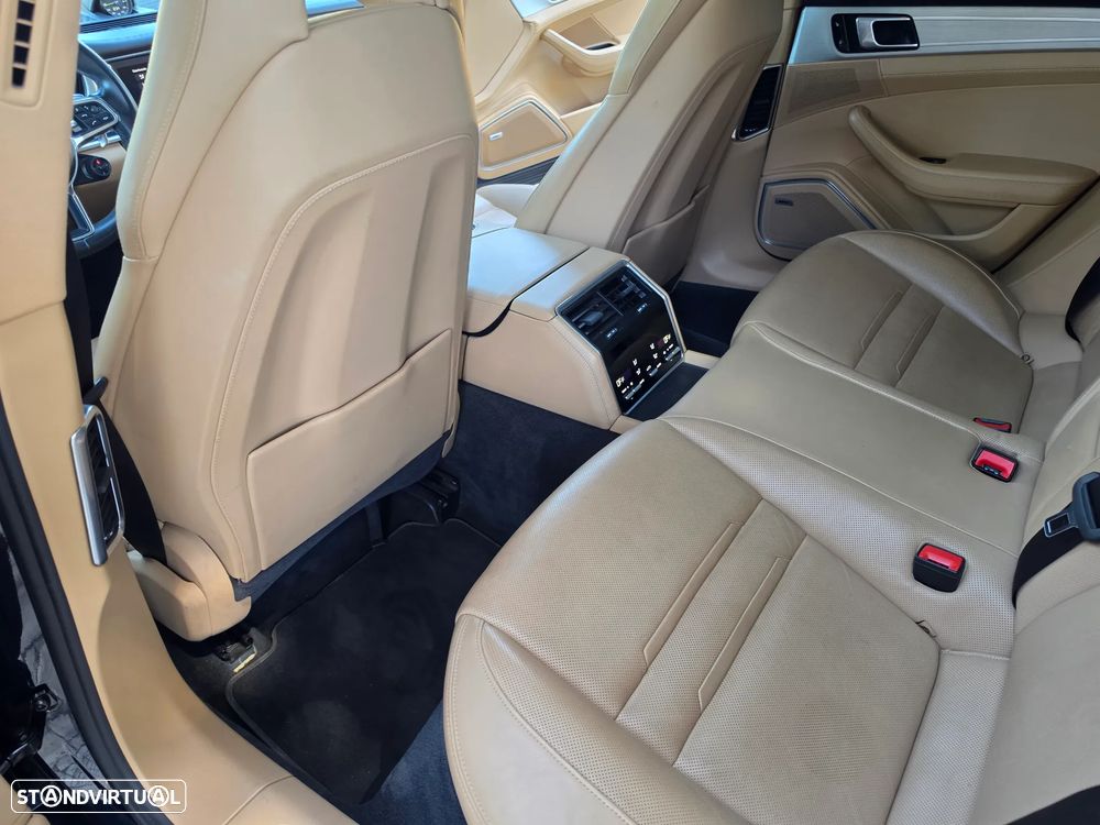 Porsche Panamera Sport Turismo - 11