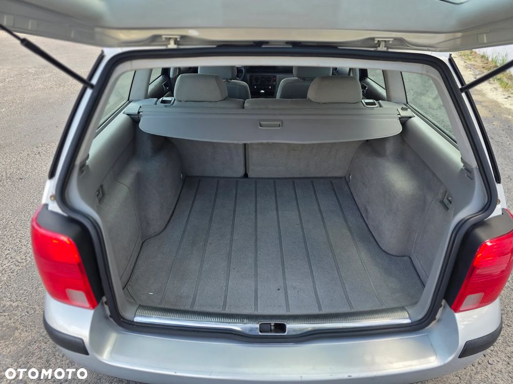 Volkswagen Passat 1.6 Comfortline - 31