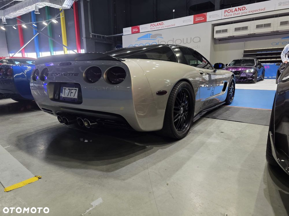Chevrolet Corvette - 29