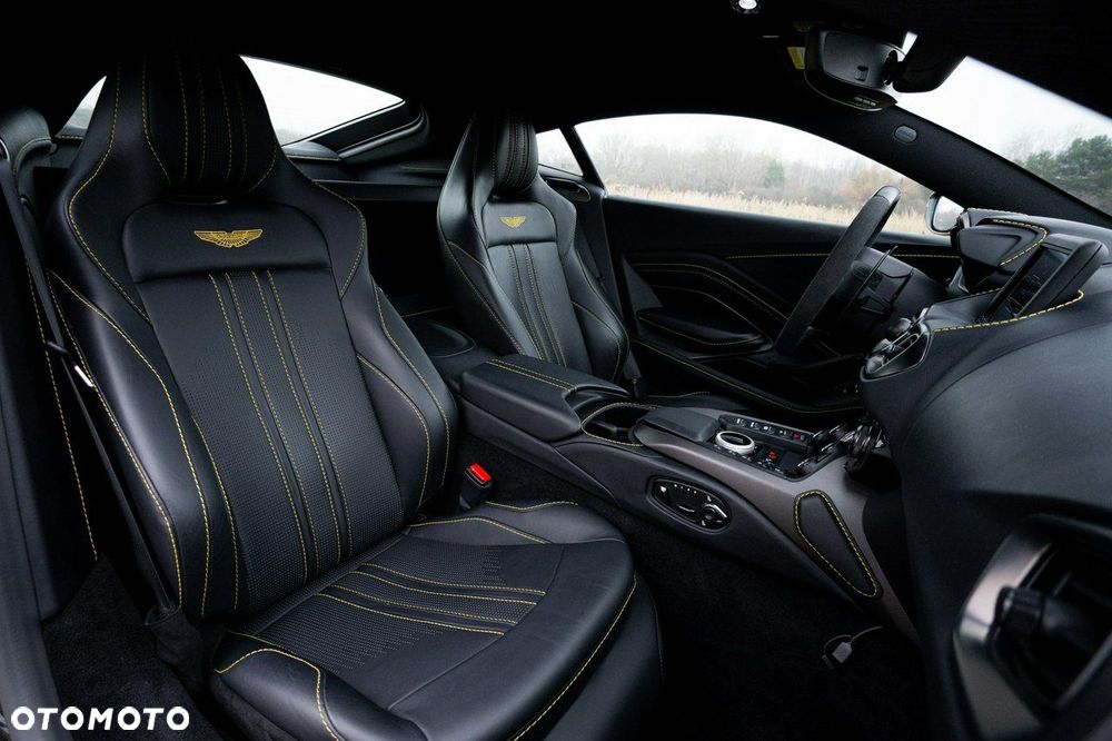 Aston Martin Vantage - 23