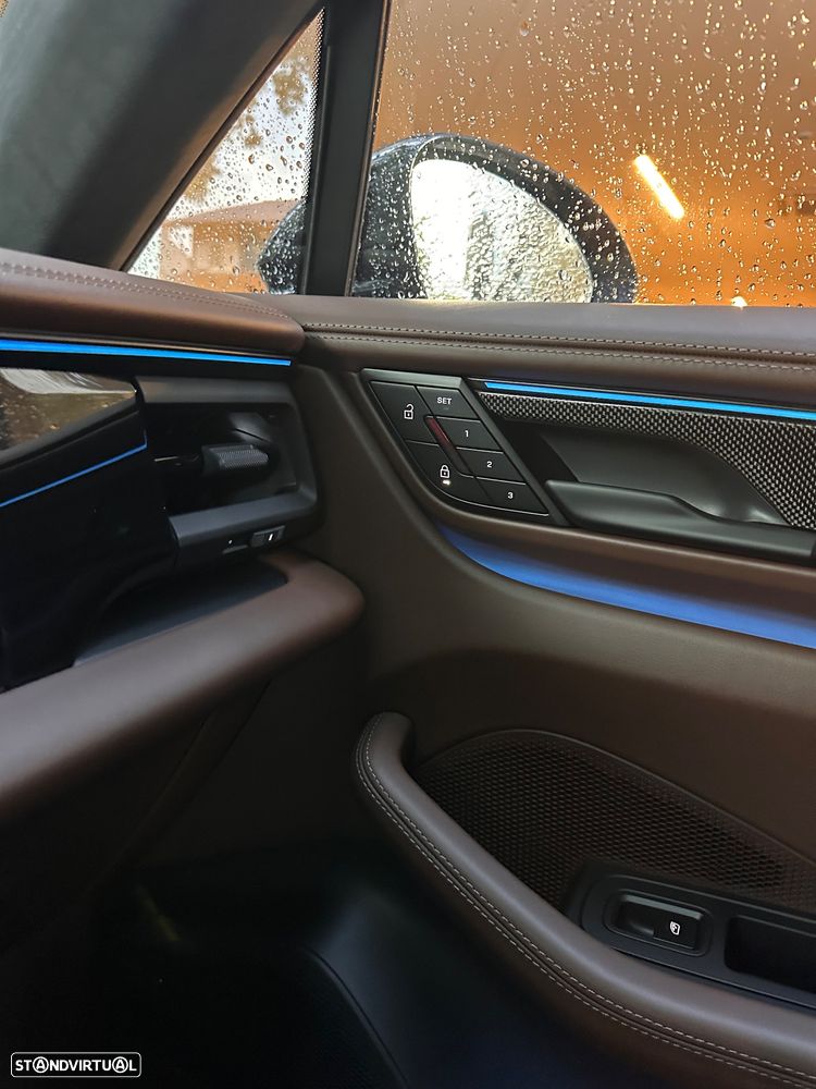 Porsche Macan Electric Turbo - 25
