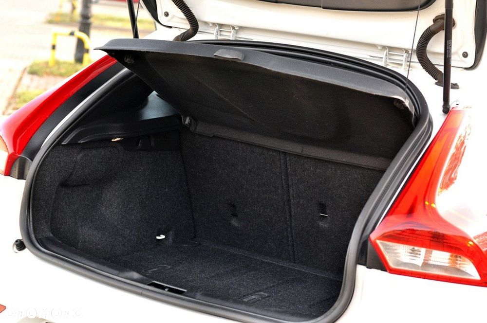 Volvo V40 D2 R-Design Summum - 21