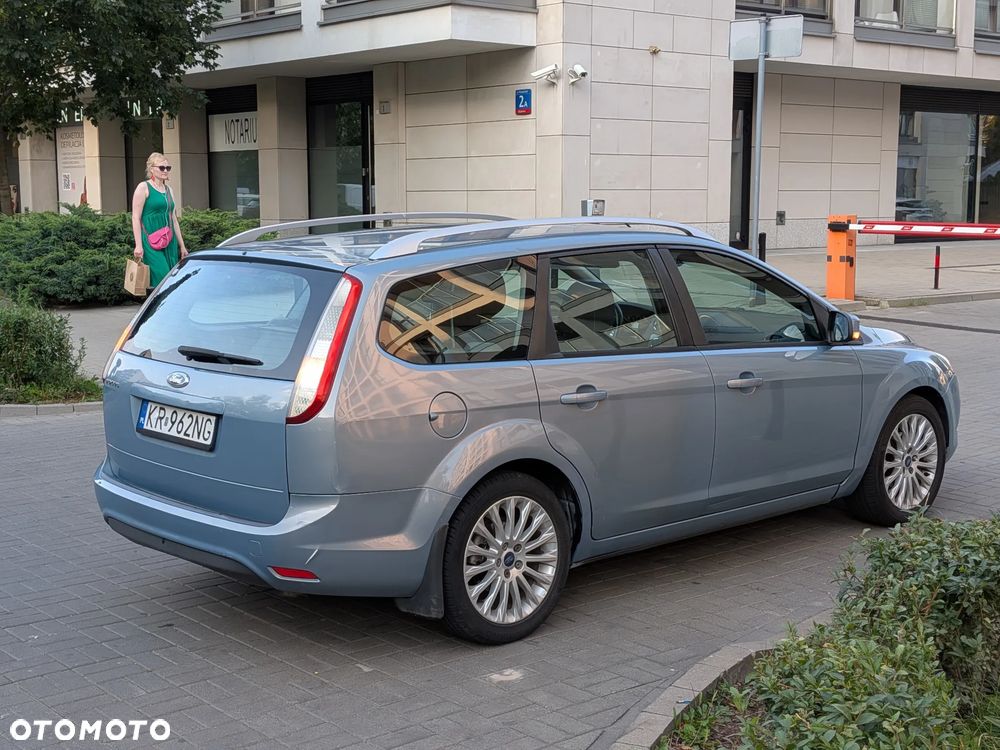 Ford Focus 1.6 Ambiente - 2
