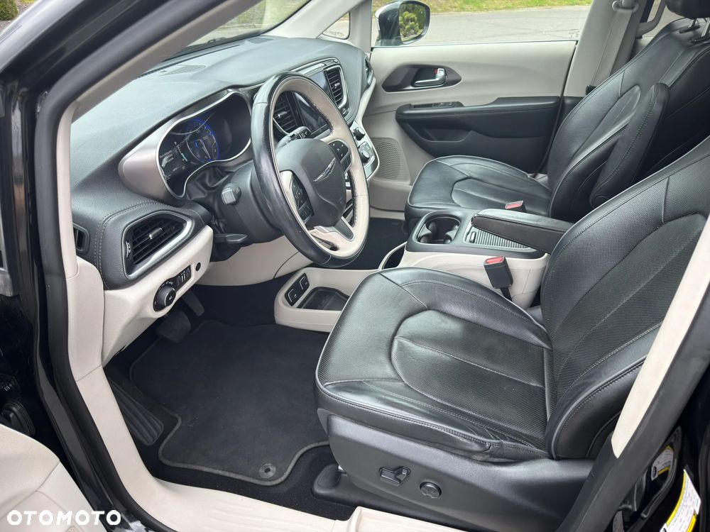 Chrysler Pacifica - 6