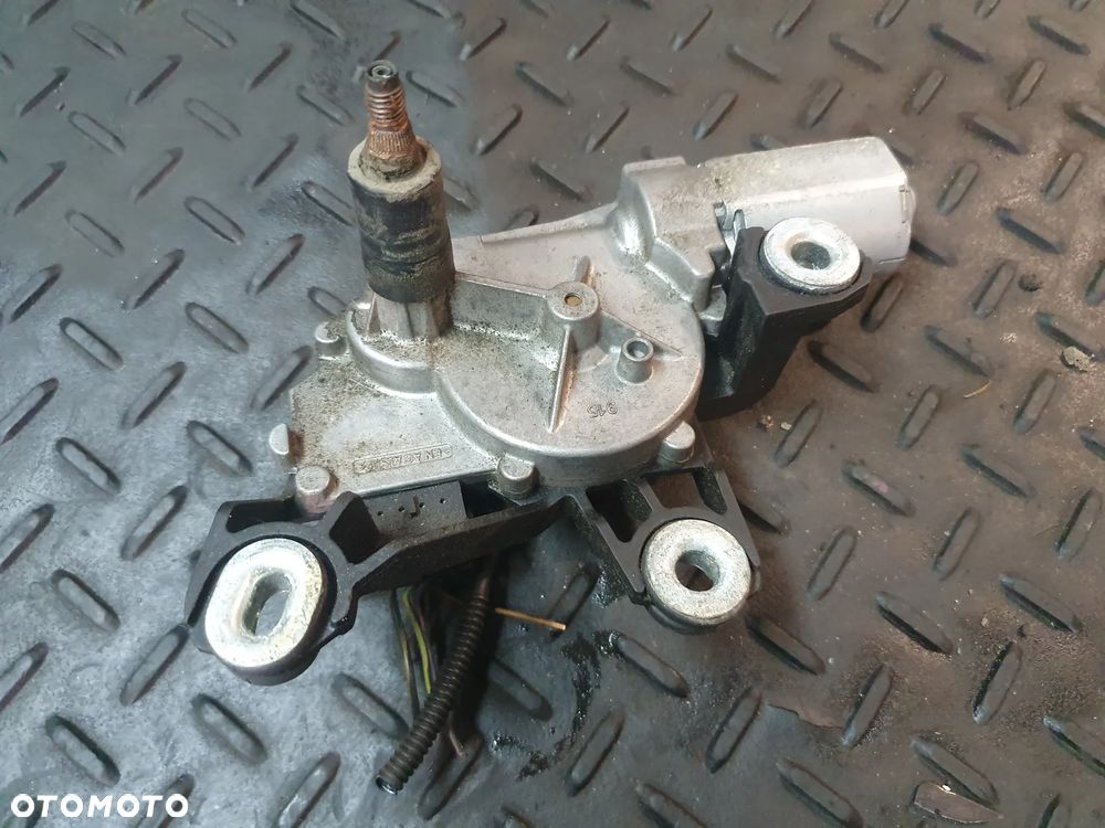 SILNICZEK WYCIERACZKI TYŁ VW PASSAT B5 0390201592 POSIADAM 4 SZT - 7