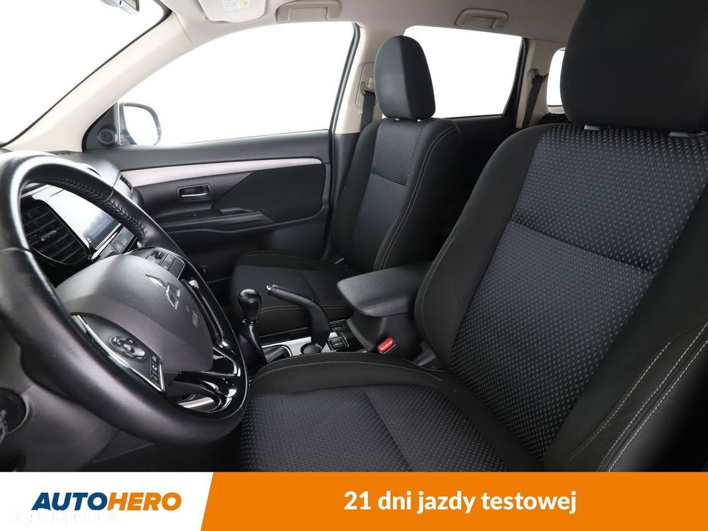 Mitsubishi Outlander - 10