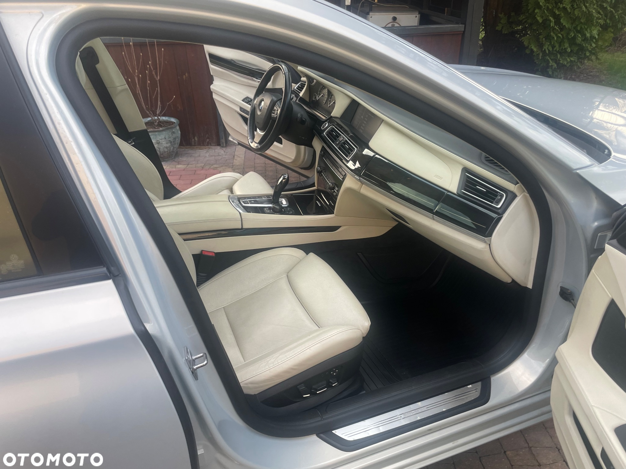 BMW Seria 7 750i L xDrive - 34