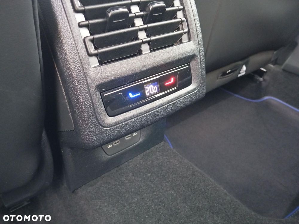 Volkswagen Golf - 22