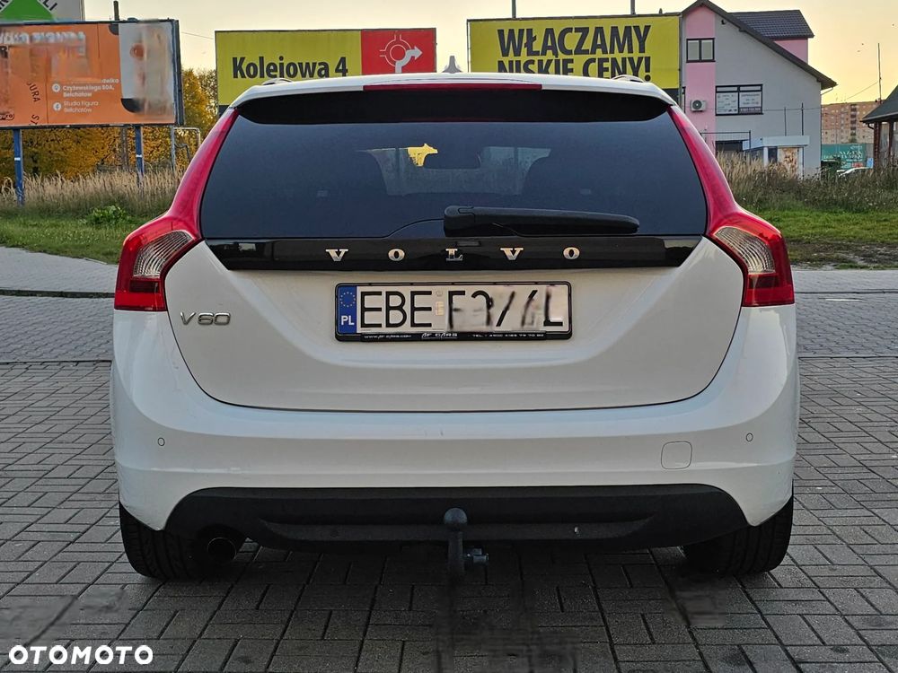 Volvo V60 D4 Momentum - 12