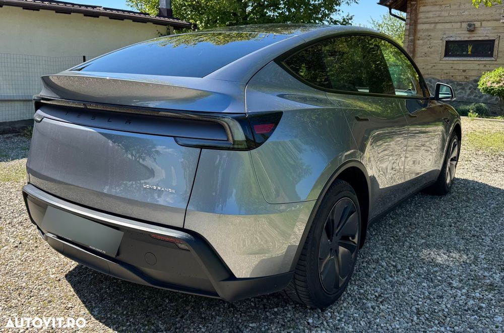 Tesla Model Y - 18