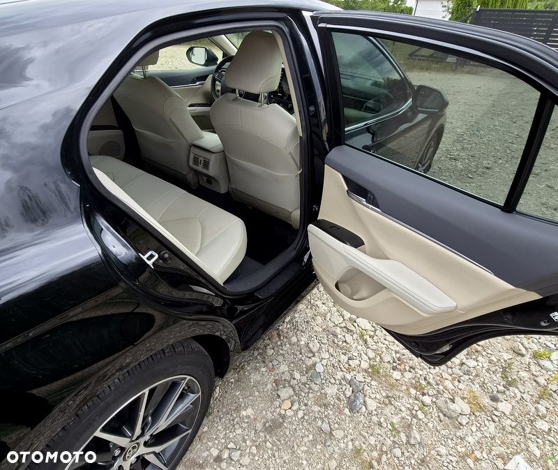 Toyota Camry - 16