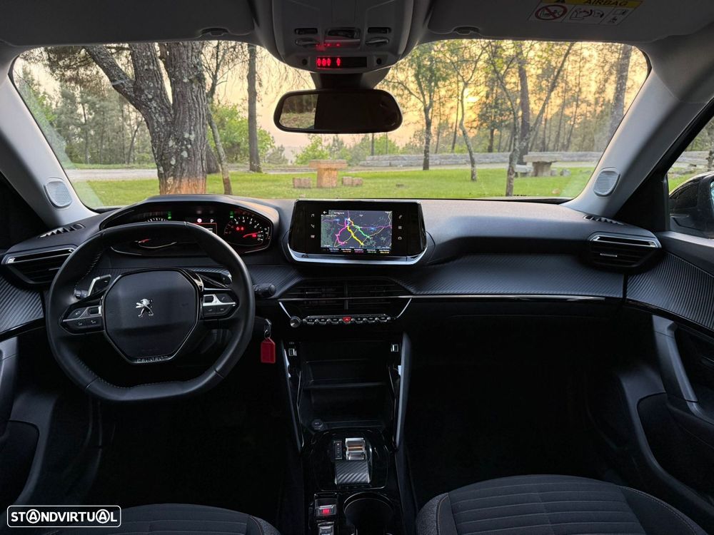 Peugeot 2008 1.2 PureTech Active EAT8 - 12