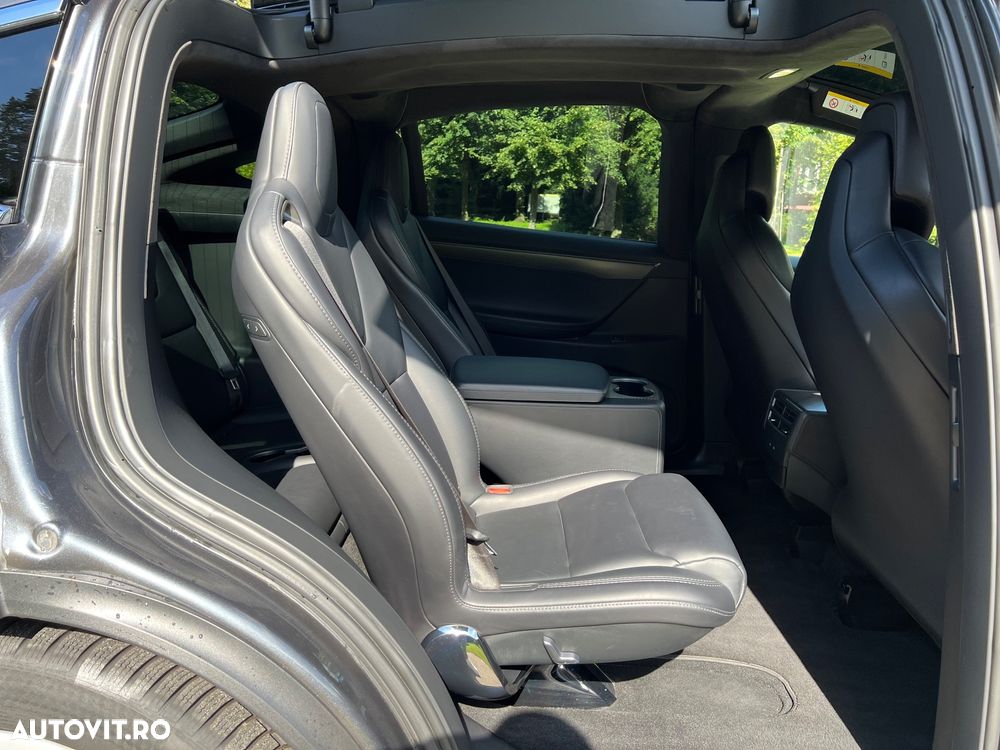 Tesla Model X - 4