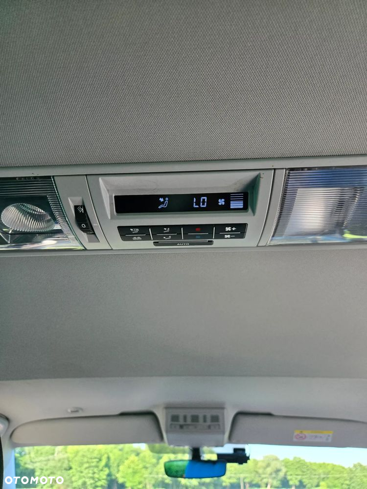 Volkswagen Caravelle - 12
