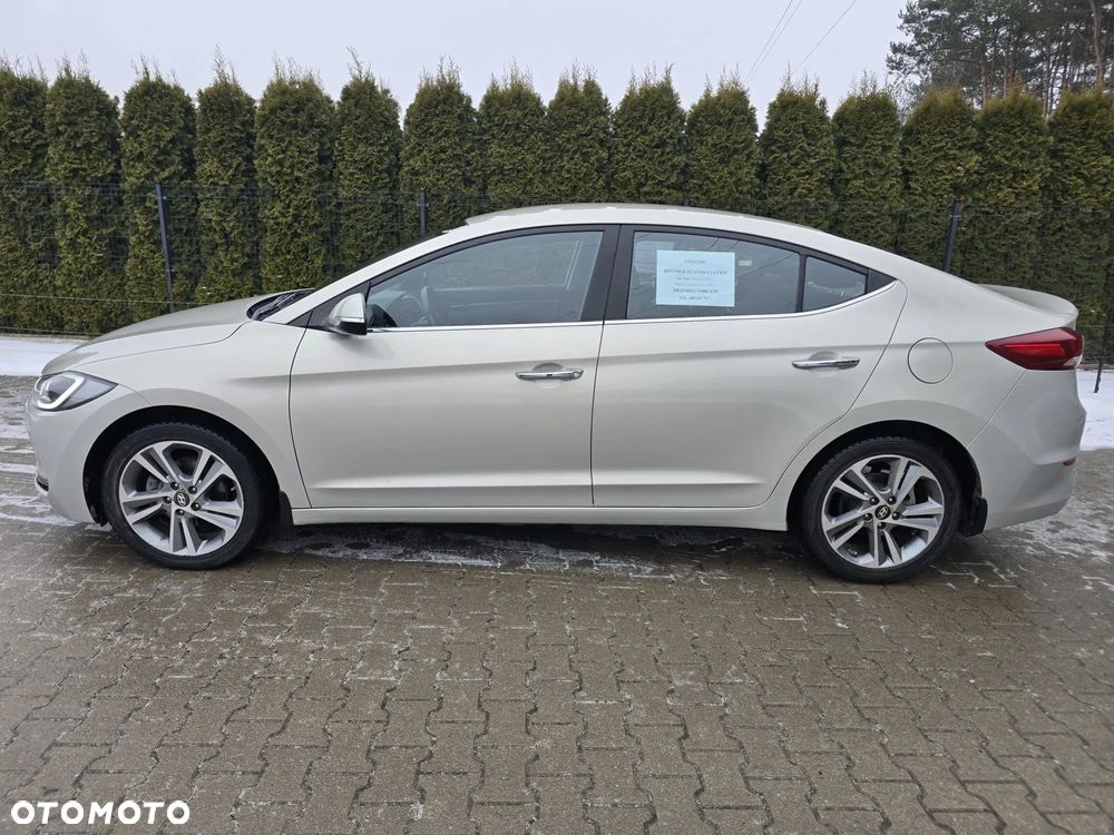 Hyundai Elantra 1.6 CRDi BlueDrive Style DCT - 4