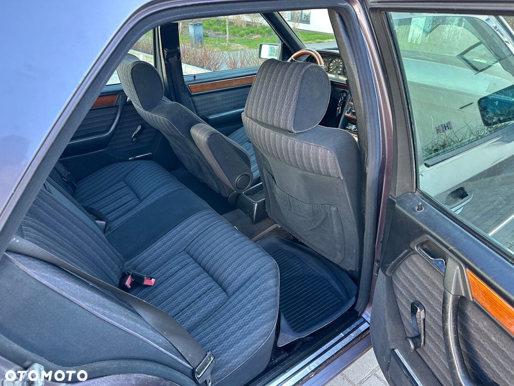 Mercedes-Benz W124 (1984-1993) - 11