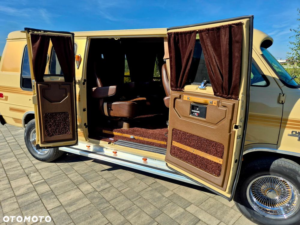 Chevrolet Chevy Van - 13