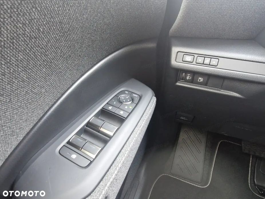 Lexus LBX 1.5 Hybrid - 4