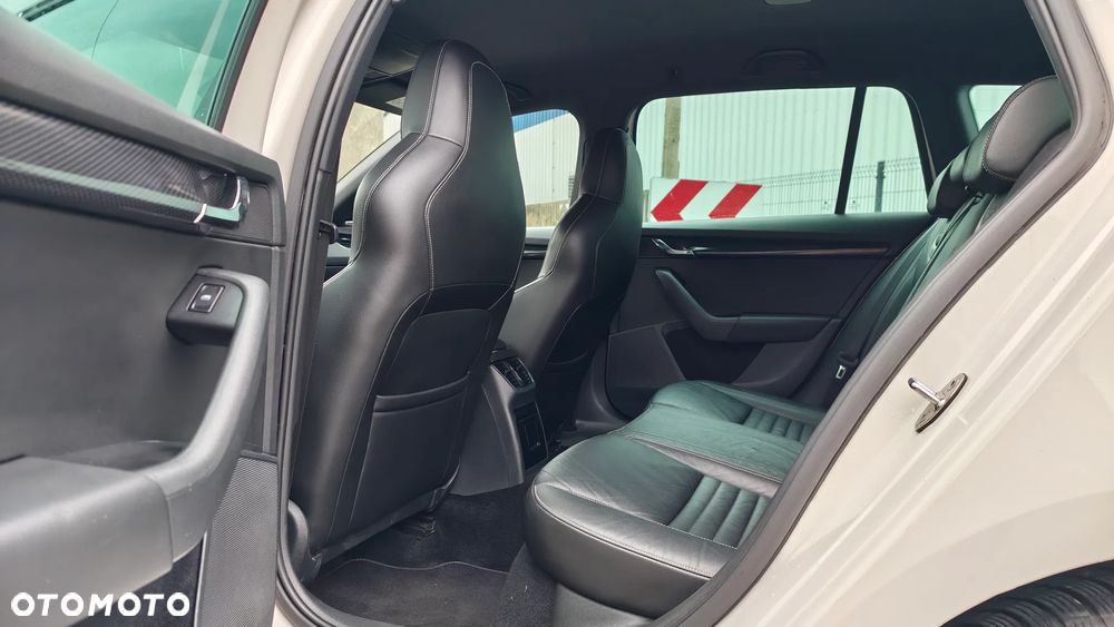 Skoda Octavia 2.0 TDI DSG RS - 8