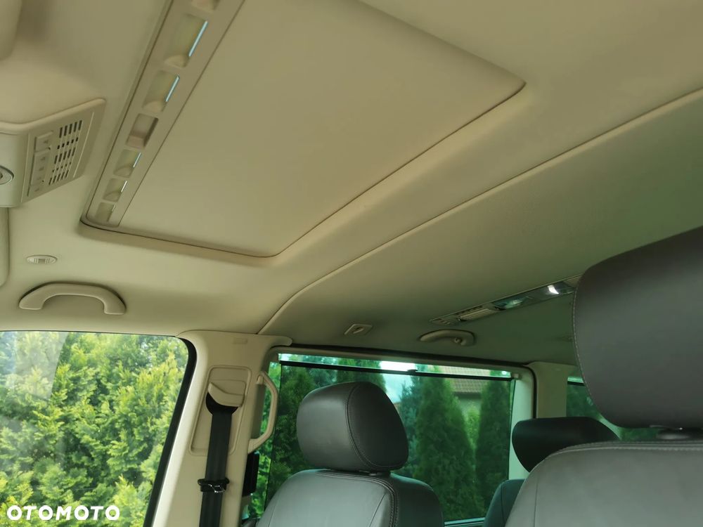Volkswagen Multivan - 22