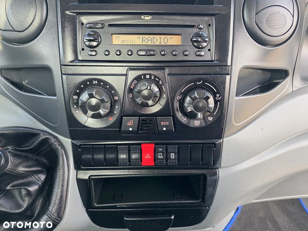 Iveco 35C18 3,0 HPI 180 KONNA SKRZYNIA 4,2M KLIMA WEBASTO 75T/KM PRZEBIEGU GWARANCJA IDEALNE BLIŻNIAKI DO 3,5T - 24