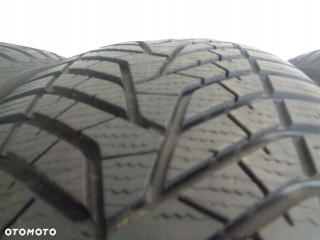 4X YOKOHAMA BLUEARTH V905 225/55R19 99V - 4