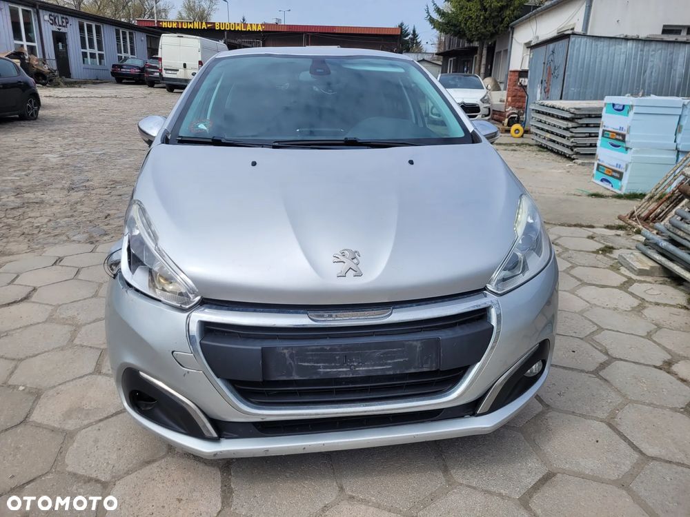 Peugeot 208 - 8