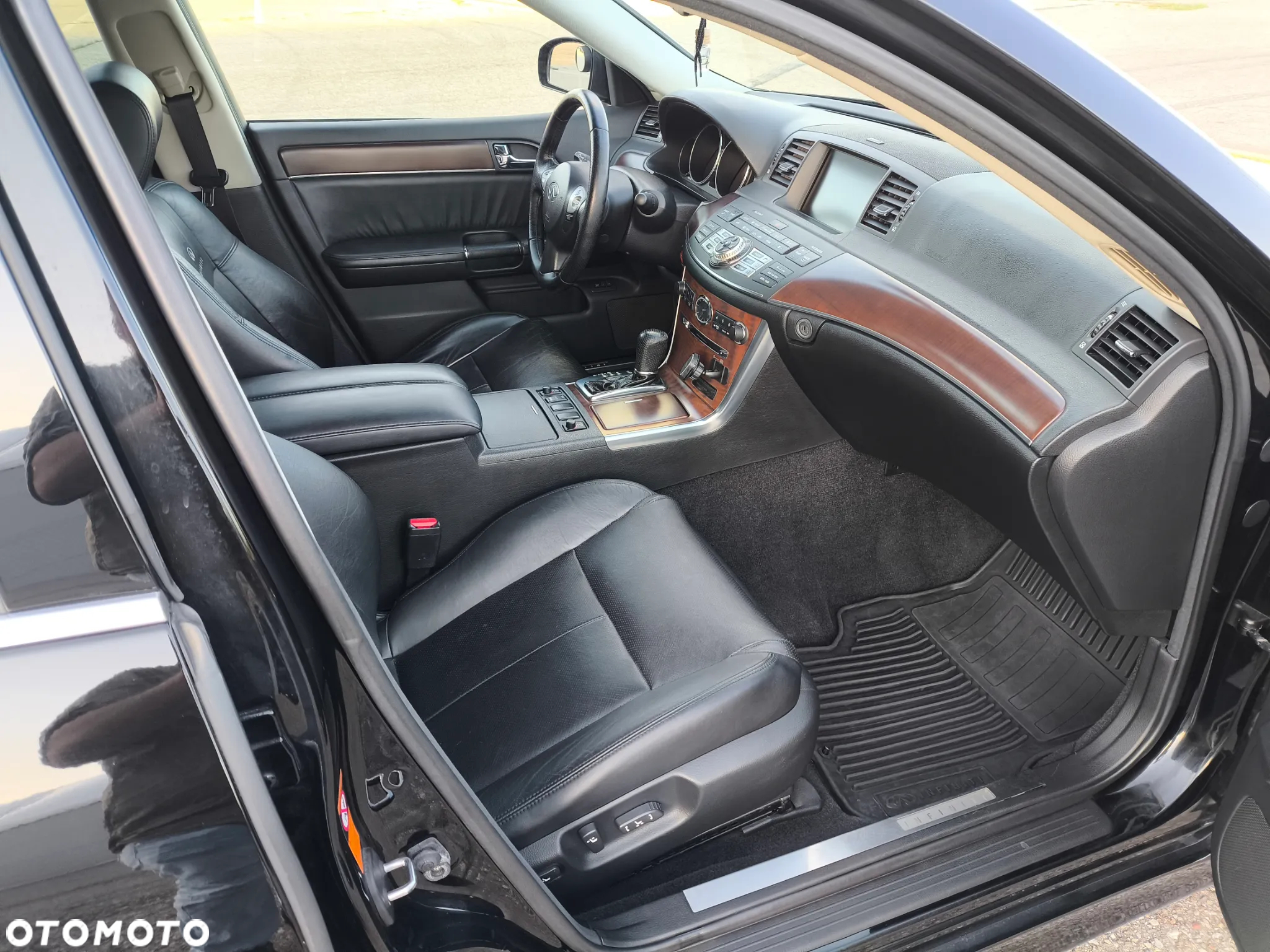 Infiniti M - 12