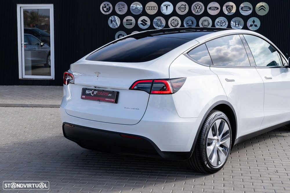 Tesla Model Y Long Range Dual Motor AWD - 12