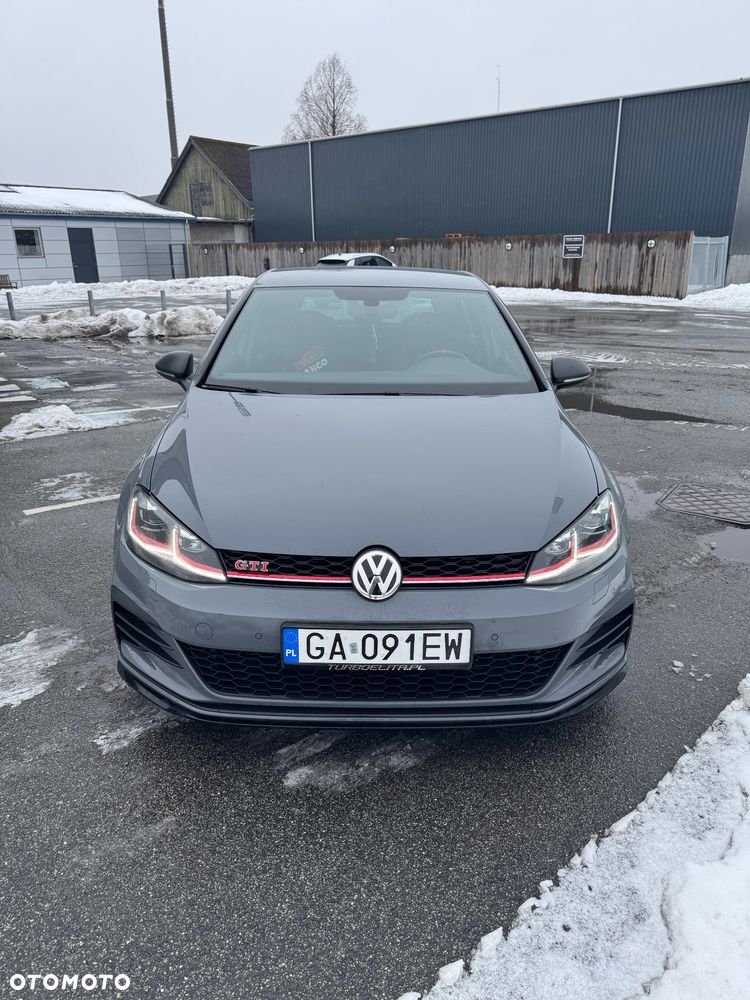 Volkswagen Golf - 2