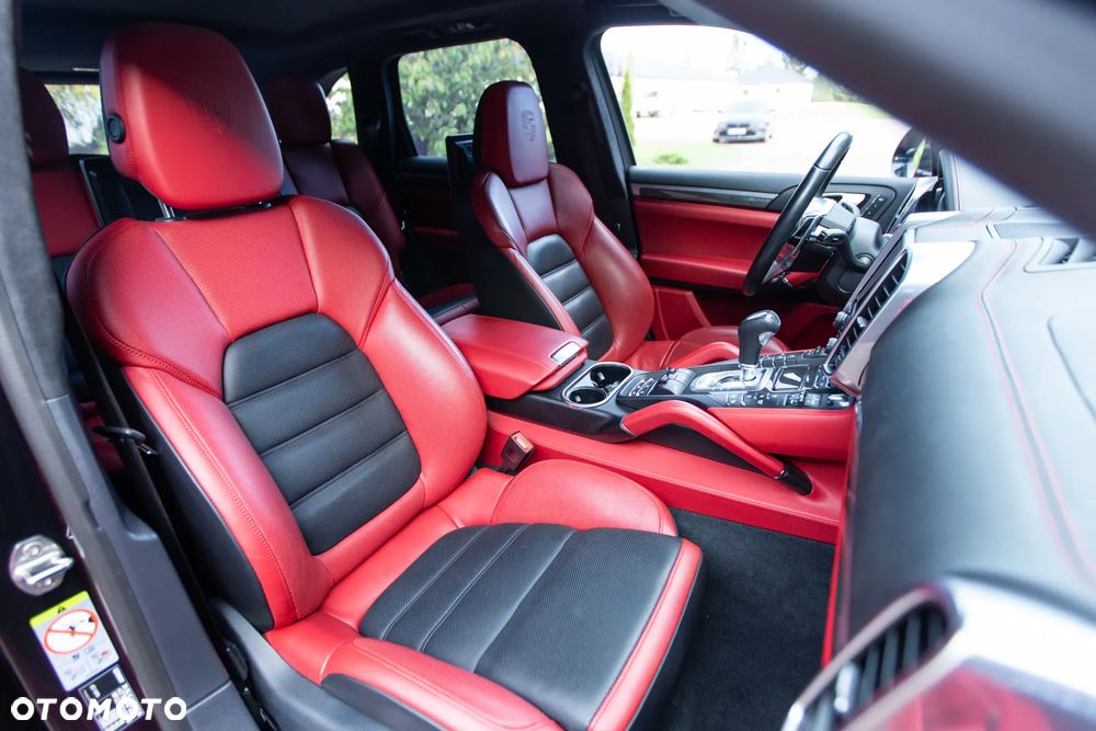 Porsche Cayenne Turbo S - 18